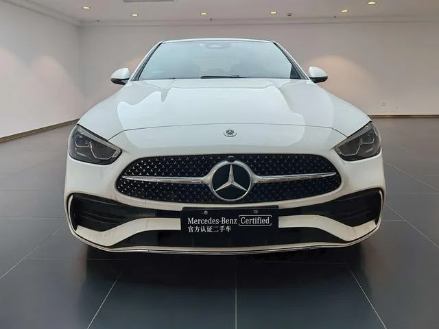 Mercedes-Benz C-Class 2022 C 260 L Versión deportiva exterior foto 3 Mercedes-Benz C-Class 2022 C 260 L Versión deportiva exterior foto 3