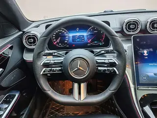 Mercedes-Benz C-Class 2022 C 260 L Versión deportiva interior foto 15 Mercedes-Benz C-Class 2022 C 260 L Versión deportiva interior foto 15