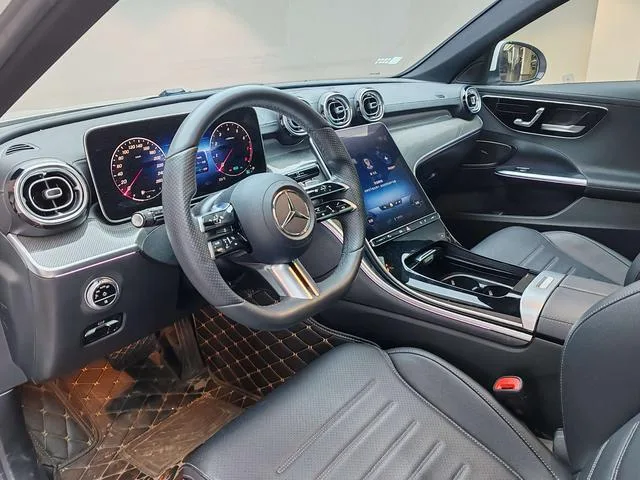 Mercedes-Benz C-Class 2022 C 260 L Versión deportiva interior foto 17 Mercedes-Benz C-Class 2022 C 260 L Versión deportiva interior foto 17
