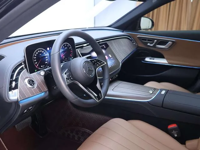 Mercedes-Benz E-Class 2024 E 300 L Fashionable Passenger car interior photo 12 Mercedes-Benz E-Class 2024 E 300 L Fashionable Passenger car interior photo 12