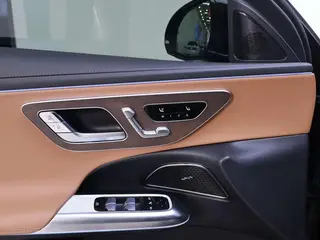 Mercedes-Benz E-Class 2024 E 300 L Fashionable Passenger car interior photo 18 Mercedes-Benz E-Class 2024 E 300 L Fashionable Passenger car interior photo 18