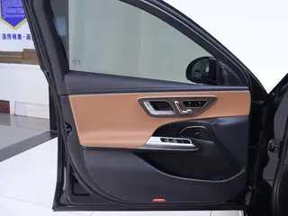 Mercedes-Benz E-Class 2024 E 300 L Fashionable Passenger car interior photo 19 Mercedes-Benz E-Class 2024 E 300 L Fashionable Passenger car interior photo 19