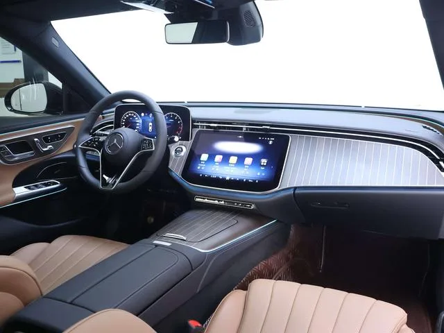 Mercedes-Benz E-Class 2024 E 300 L Fashionable Passenger car interior photo 20 Mercedes-Benz E-Class 2024 E 300 L Fashionable Passenger car interior photo 20