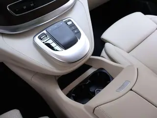 Mercedes-Benz V-Class 2022 V 260 Versión piloto interior foto 13 Mercedes-Benz V-Class 2022 V 260 Versión piloto interior foto 13