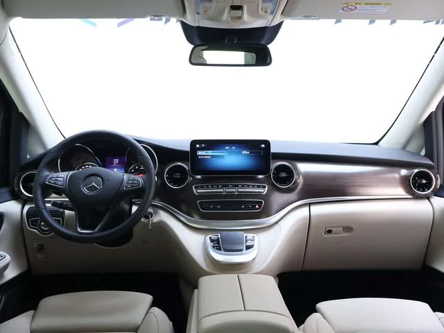 Mercedes-Benz V-Class 2022 V 260 Versión piloto interior foto 14 Mercedes-Benz V-Class 2022 V 260 Versión piloto interior foto 14