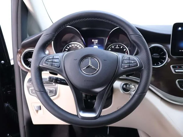 Mercedes-Benz V-Class 2022 V 260 Versión piloto interior foto 16 Mercedes-Benz V-Class 2022 V 260 Versión piloto interior foto 16