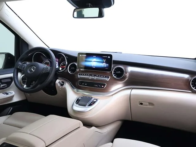 Mercedes-Benz V-Class 2022 V 260 Versión piloto interior foto 20 Mercedes-Benz V-Class 2022 V 260 Versión piloto interior foto 20