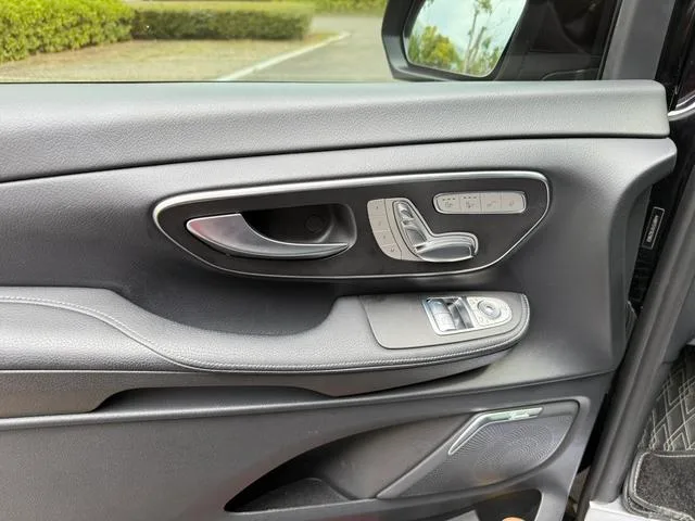 Mercedes-Benz V-Class 2022 V 260 L Edición de lujo de batalla larga interior foto 12 Mercedes-Benz V-Class 2022 V 260 L Edición de lujo de batalla larga interior foto 12