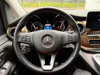 Mercedes-Benz V-Class 2022 V 260 L Edición de lujo de batalla larga interior foto 17 Mercedes-Benz V-Class 2022 V 260 L Edición de lujo de batalla larga interior foto 17
