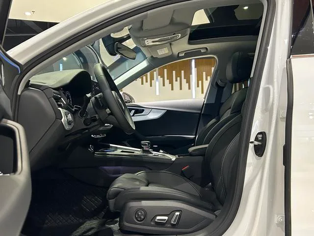Audi A4L 2025 200 Versión Yuexiang de diez mil vehículos 40 TFSI Tipo dinámico de moda exterior foto 6 Audi A4L 2025 200 Versión Yuexiang de diez mil vehículos 40 TFSI Tipo dinámico de moda exterior foto 6