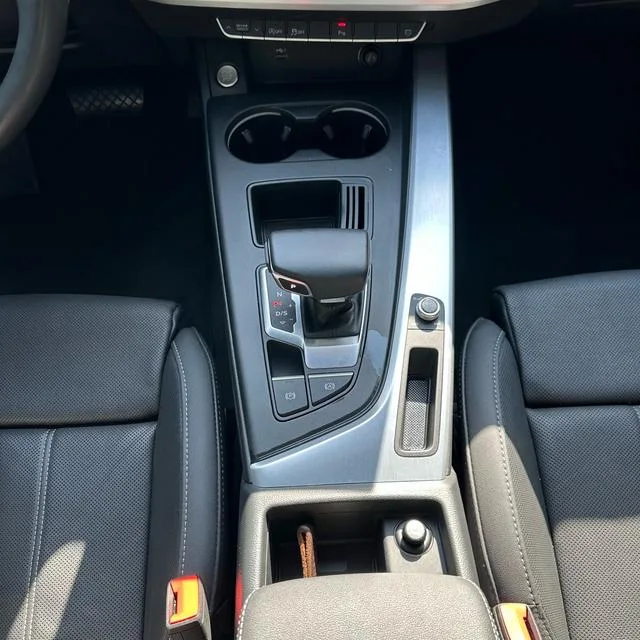 Audi A4L 2022 40 TFSI Tipo dinámico de moda interior foto 11 Audi A4L 2022 40 TFSI Tipo dinámico de moda interior foto 11