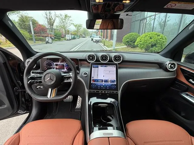 Mercedes-Benz GLC 2024 GLC 260 L 4MATIC Type dynamique 5 Siège intérieur photo 12 Mercedes-Benz GLC 2024 GLC 260 L 4MATIC Type dynamique 5 Siège intérieur photo 12