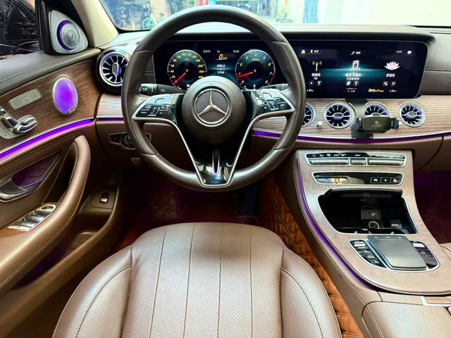 Mercedes-Benz E-Class 2021 Restyling E 300 L Fashionable Passenger car interior photo 10 Mercedes-Benz E-Class 2021 Restyling E 300 L Fashionable Passenger car interior photo 10