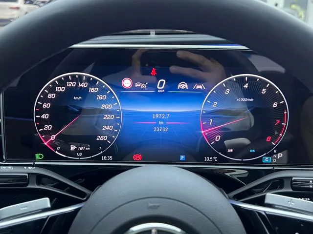 Mercedes-Benz E-Class 2025 Reforma E 300 L De lujo Coche exterior foto 5 Mercedes-Benz E-Class 2025 Reforma E 300 L De lujo Coche exterior foto 5