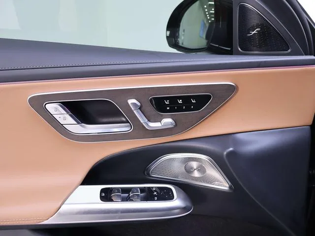 Mercedes-Benz E-Class 2025 E 300 L Luxury type Passenger car interior photo 18 Mercedes-Benz E-Class 2025 E 300 L Luxury type Passenger car interior photo 18