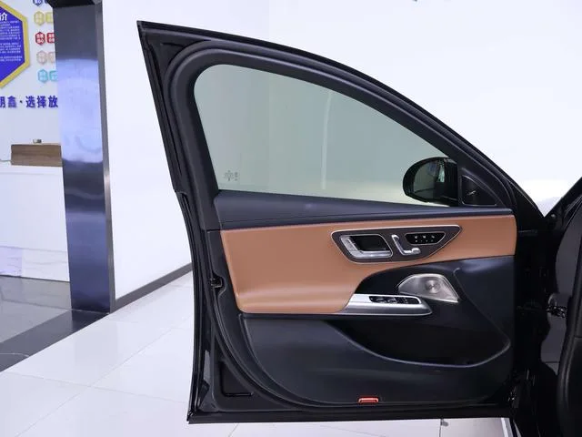 Mercedes-Benz E-Class 2025 E 300 L Luxury type Passenger car interior photo 19 Mercedes-Benz E-Class 2025 E 300 L Luxury type Passenger car interior photo 19