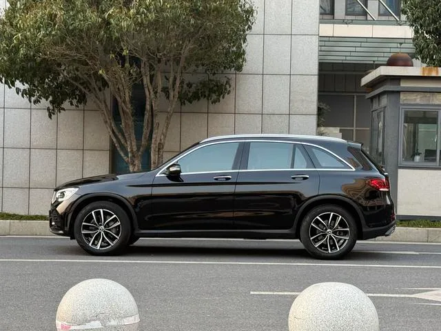 Mercedes-Benz GLC 2021 GLC 260 L 4MATIC De lujo exterior foto 3 Mercedes-Benz GLC 2021 GLC 260 L 4MATIC De lujo exterior foto 3
