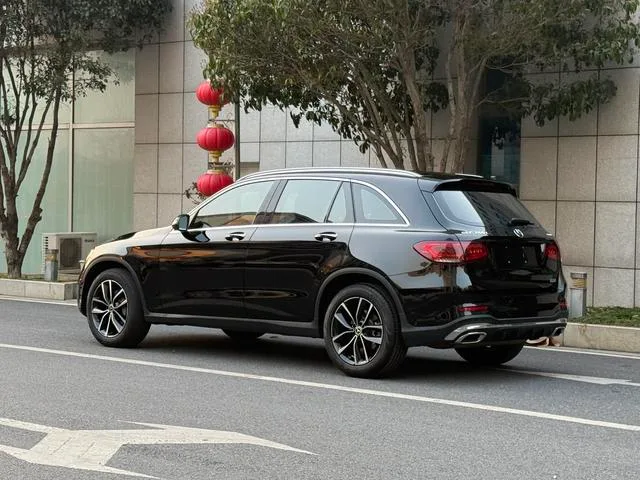 Mercedes-Benz GLC 2021 GLC 260 L 4MATIC De lujo exterior foto 4 Mercedes-Benz GLC 2021 GLC 260 L 4MATIC De lujo exterior foto 4