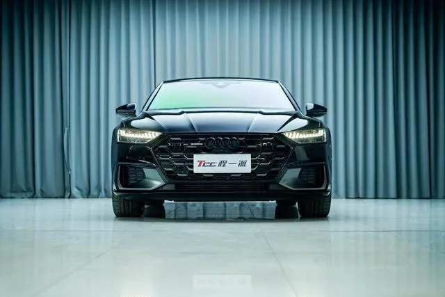 Audi A7L 2024 45 TFSI quattro Edición Black Samurai exterior foto 2