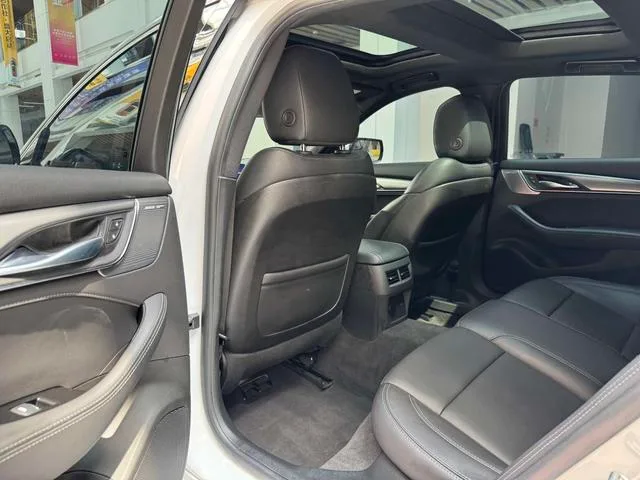Cadillac CT5 2021 28T Luxury type interior photo 14