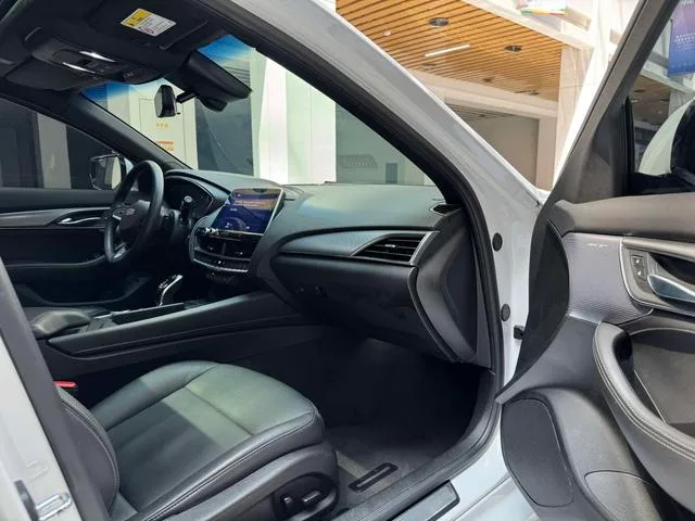 Cadillac CT5 2021 28T Luxury type interior photo 16