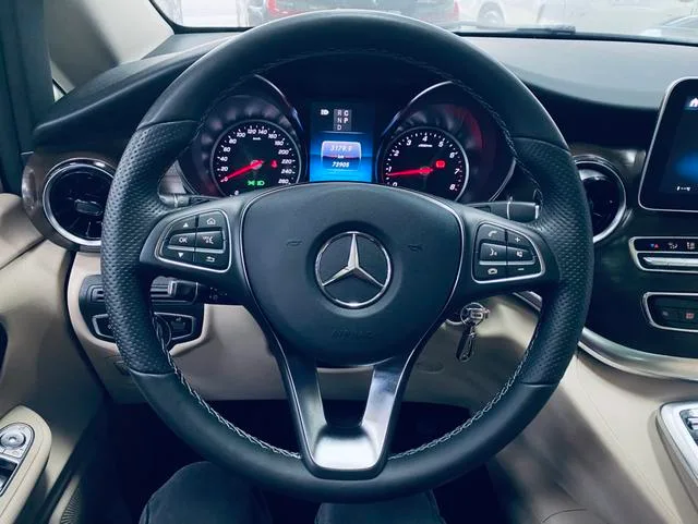 Mercedes-Benz V-Class 2022 V 260 Versión piloto interior foto 14 Mercedes-Benz V-Class 2022 V 260 Versión piloto interior foto 14