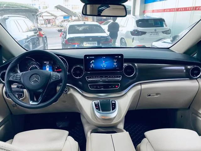 Mercedes-Benz V-Class 2022 V 260 Versión piloto interior foto 20 Mercedes-Benz V-Class 2022 V 260 Versión piloto interior foto 20