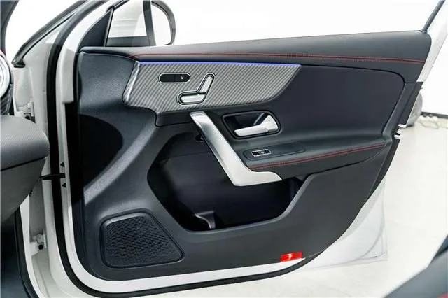 Mercedes-Benz A-Class 2025 A 200 L Version mode intérieur photo 15 Mercedes-Benz A-Class 2025 A 200 L Version mode intérieur photo 15