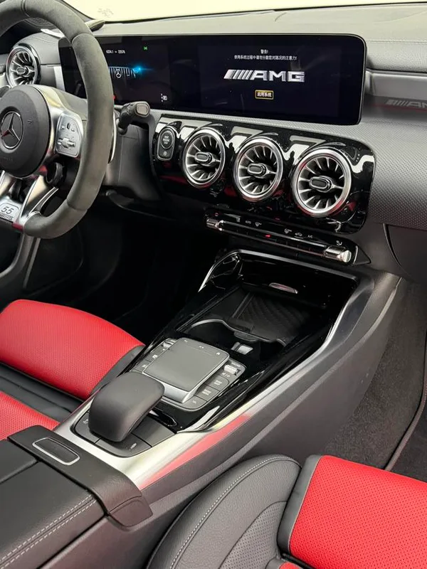 Mercedes-Benz CLA AMG 2022 AMG CLA 45 S 4MATIC 55 Edición de aniversario interior foto 12 Mercedes-Benz CLA AMG 2022 AMG CLA 45 S 4MATIC 55 Edición de aniversario interior foto 12