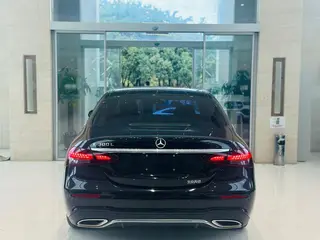 Mercedes-Benz E-Class 2023 E 300 L De lujo Coche deportivo interior foto 8 Mercedes-Benz E-Class 2023 E 300 L De lujo Coche deportivo interior foto 8