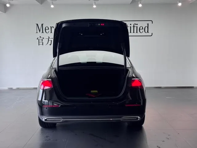 Mercedes-Benz E-Class 2024 Restyling E 300 L Fashionable Passenger car interior photo 10 Mercedes-Benz E-Class 2024 Restyling E 300 L Fashionable Passenger car interior photo 10