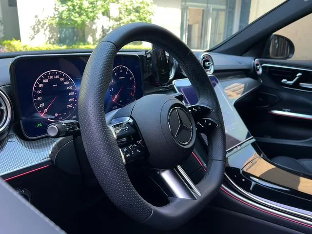 Mercedes-Benz C-Class 2024 C 260 L Sports version interior photo 15 Mercedes-Benz C-Class 2024 C 260 L Sports version interior photo 15