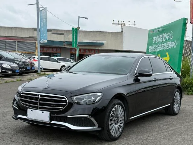 Mercedes-Benz E-Class 2022 Trois lifting E 300 L Style tendance Voiture extérieur photo 1 Mercedes-Benz E-Class 2022 Trois lifting E 300 L Style tendance Voiture extérieur photo 1
