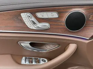 Mercedes-Benz E-Class 2022 Trois lifting E 300 L Style tendance Voiture intérieur photo 9 Mercedes-Benz E-Class 2022 Trois lifting E 300 L Style tendance Voiture intérieur photo 9