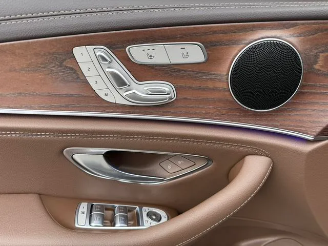 Mercedes-Benz E-Class 2022 Trois lifting E 300 L Style tendance Voiture intérieur photo 9 Mercedes-Benz E-Class 2022 Trois lifting E 300 L Style tendance Voiture intérieur photo 9