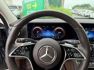Mercedes-Benz E-Class 2022 Trois lifting E 300 L Style tendance Voiture intérieur photo 10 Mercedes-Benz E-Class 2022 Trois lifting E 300 L Style tendance Voiture intérieur photo 10