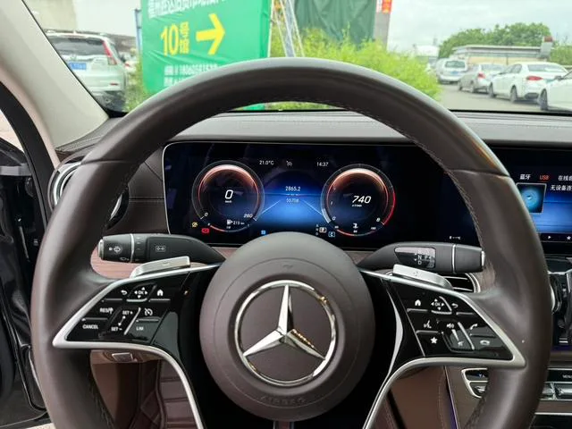 Mercedes-Benz E-Class 2022 Trois lifting E 300 L Style tendance Voiture intérieur photo 10 Mercedes-Benz E-Class 2022 Trois lifting E 300 L Style tendance Voiture intérieur photo 10