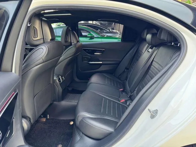 Mercedes-Benz C-Class 2022 C 200 L Versión deportiva interior foto 10 Mercedes-Benz C-Class 2022 C 200 L Versión deportiva interior foto 10