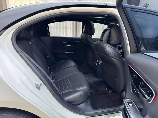 Mercedes-Benz C-Class 2022 C 200 L Versión deportiva interior foto 11 Mercedes-Benz C-Class 2022 C 200 L Versión deportiva interior foto 11