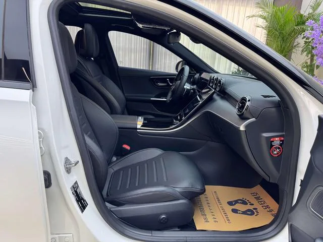 Mercedes-Benz C-Class 2022 C 200 L Versión deportiva interior foto 12 Mercedes-Benz C-Class 2022 C 200 L Versión deportiva interior foto 12