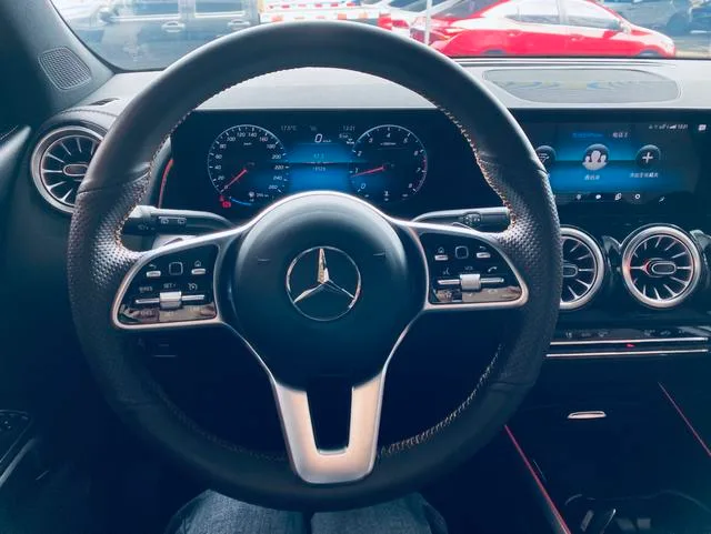 Mercedes-Benz GLB 2023 GLB 220 Fashionable exterior photo 9 Mercedes-Benz GLB 2023 GLB 220 Fashionable exterior photo 9