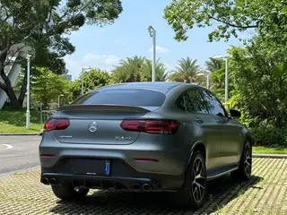 Mercedes-Benz Mercedes-AMG GLC Coupe 2020 AMG GLC 43 4MATIC Coupé SUV exterior foto 3 Mercedes-Benz Mercedes-AMG GLC Coupe 2020 AMG GLC 43 4MATIC Coupé SUV exterior foto 3