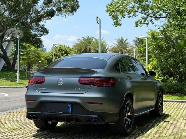 Mercedes-Benz Mercedes-AMG GLC Coupe 2020 AMG GLC 43 4MATIC Coupé SUV exterior foto 3 Mercedes-Benz Mercedes-AMG GLC Coupe 2020 AMG GLC 43 4MATIC Coupé SUV exterior foto 3