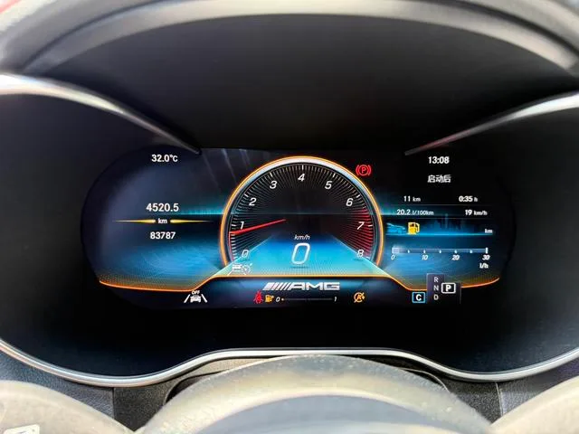 Mercedes-Benz Mercedes-AMG GLC Coupe 2020 AMG GLC 43 4MATIC Coupé SUV interior foto 11 Mercedes-Benz Mercedes-AMG GLC Coupe 2020 AMG GLC 43 4MATIC Coupé SUV interior foto 11