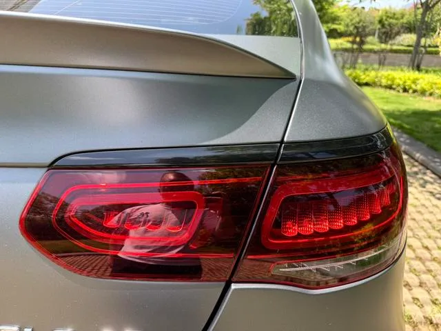 Mercedes-Benz Mercedes-AMG GLC Coupe 2020 AMG GLC 43 4MATIC Coupé SUV interior foto 18 Mercedes-Benz Mercedes-AMG GLC Coupe 2020 AMG GLC 43 4MATIC Coupé SUV interior foto 18