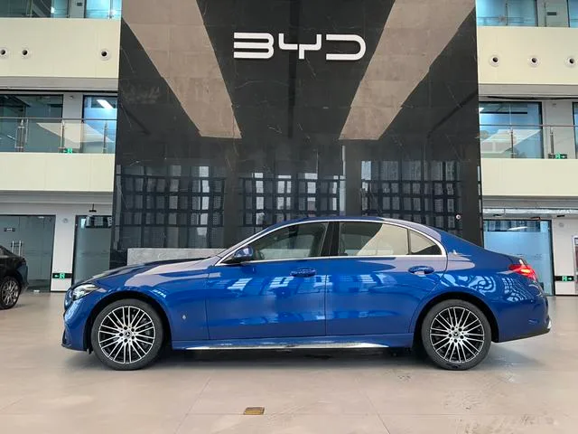 Mercedes-Benz C-Class 2022 C 260 L Versión deportiva exterior foto 2 Mercedes-Benz C-Class 2022 C 260 L Versión deportiva exterior foto 2