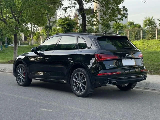 Audi Q5L 2022 40T Tipo dinámico de moda exterior foto 4 Audi Q5L 2022 40T Tipo dinámico de moda exterior foto 4