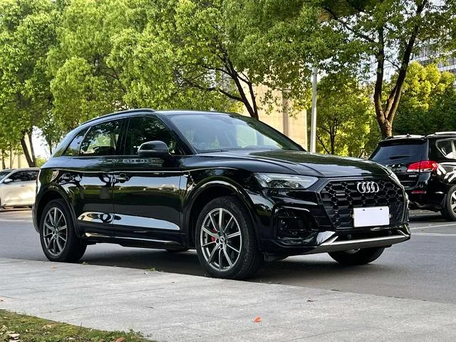 Audi Q5L 2022 40T Tipo dinámico de moda exterior foto 5 Audi Q5L 2022 40T Tipo dinámico de moda exterior foto 5