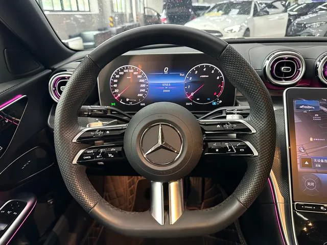 Mercedes-Benz C-Class 2024 Reforma C 260 L Versión deportiva interior foto 15 Mercedes-Benz C-Class 2024 Reforma C 260 L Versión deportiva interior foto 15