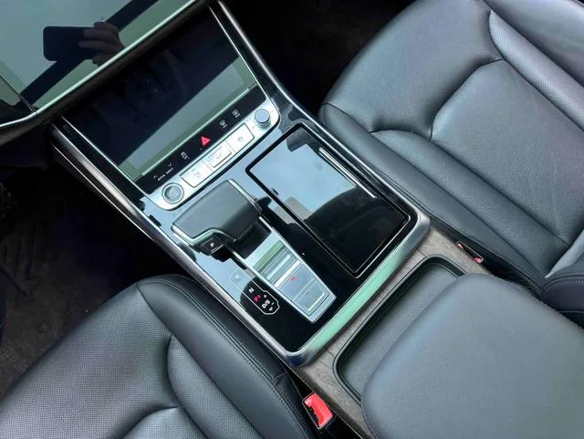 Audi Q7 2023 45 TFSI quattro S line Sporty interior photo 11 Audi Q7 2023 45 TFSI quattro S line Sporty interior photo 11